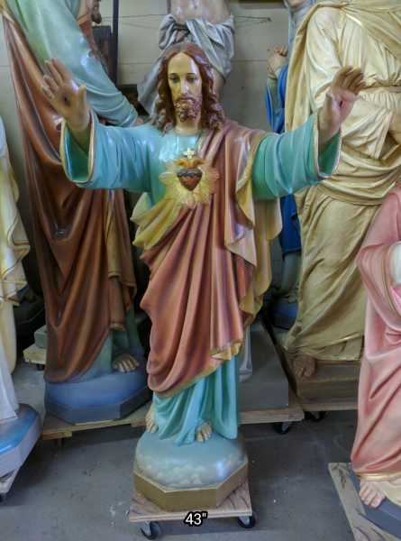 Jesus-Statue-Arms-Outstretched-2